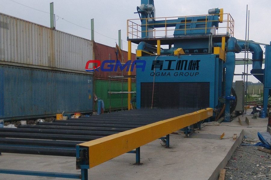 道路護(hù)欄通過式拋丸清理機的工作原理